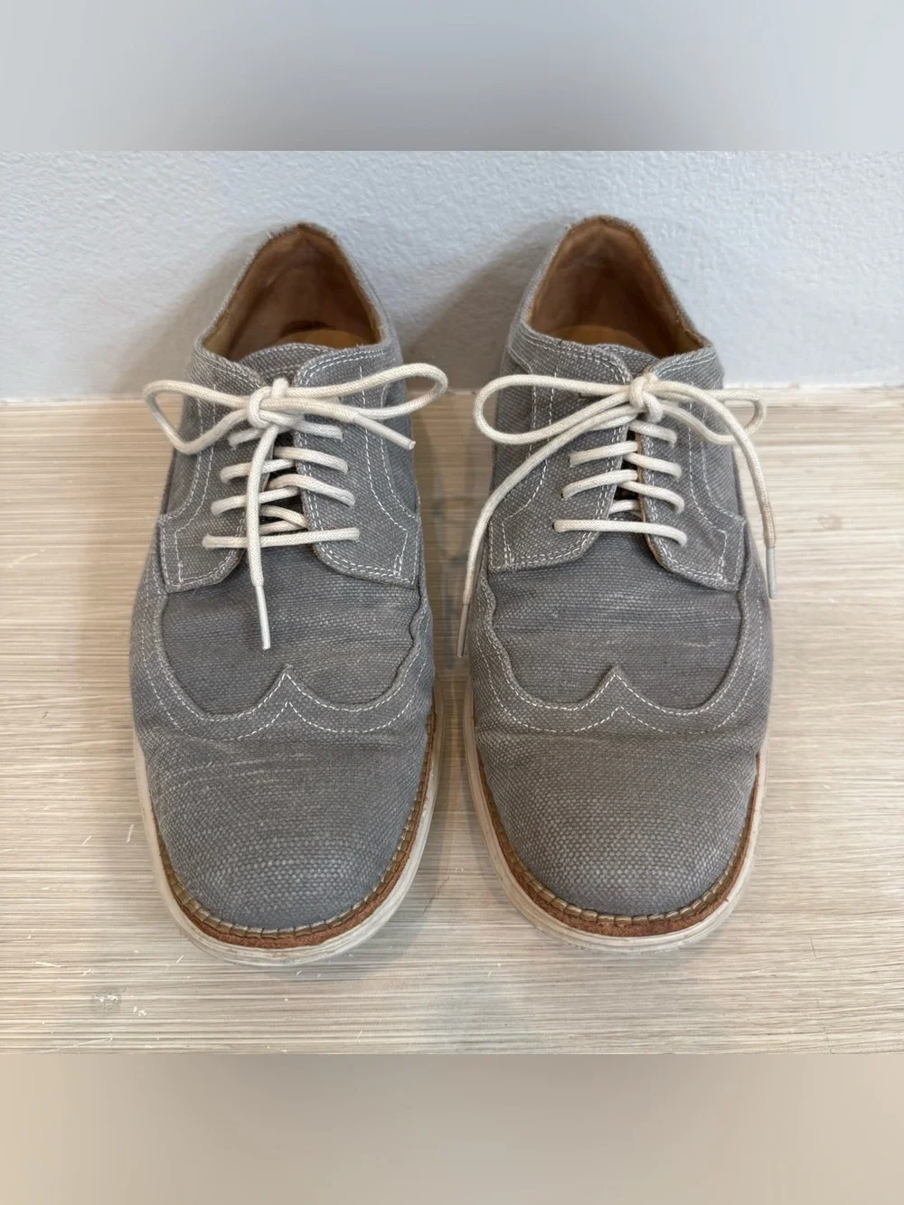 Cole Haan Men's Grey Casual Wingtip Oxfords with Cream Laces size 9